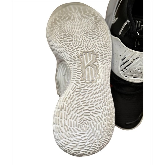 𝅺nike Kyrie Low 3 team size 9.5 - Picture 6 of 10